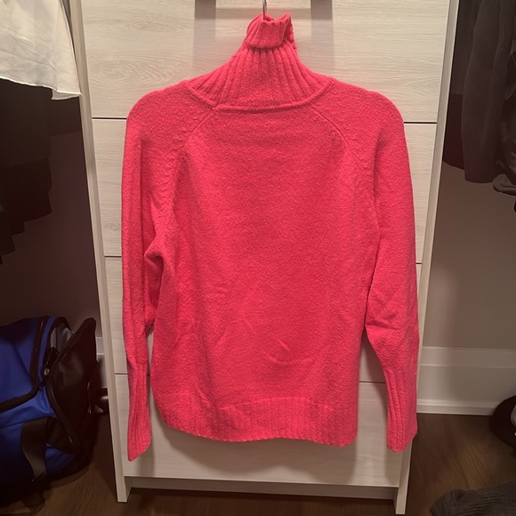American Eagle Pink Turtle Neck - Picture 2 of 2